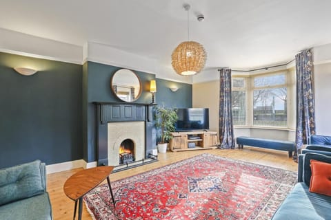 Communal lounge/ TV room, TV and multimedia, Living room, Seating area