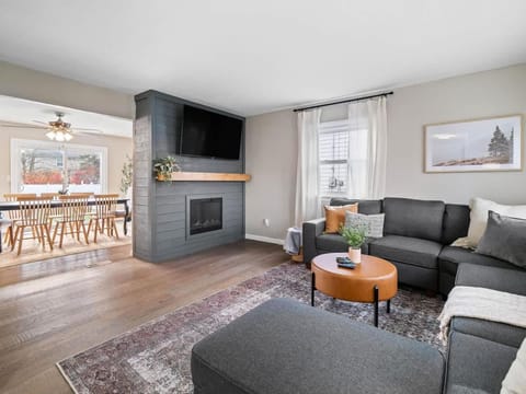 Vermilion Retreat with Game Room, Hot Tub and Across from Community Pool House in Vermilion