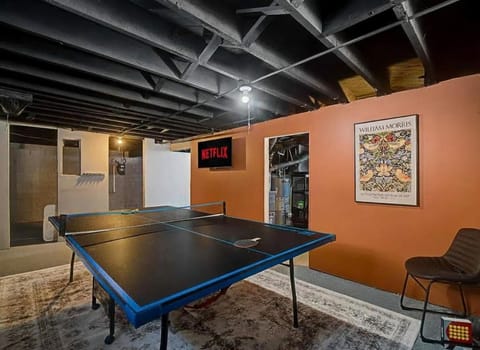 4 Bed 2 Bath Walk to Lakewood Restaurants and Shops House in Lakewood