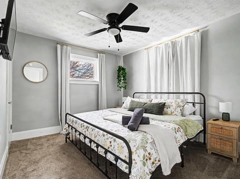 Newly Renovated and Designed Near Downtown House in Cleveland Heights