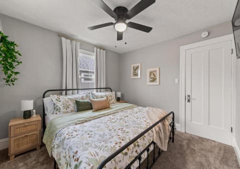 Bed, Photo of the whole room