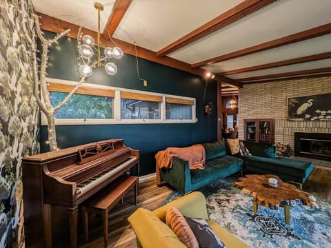 Retro Lakeview House in Michigan