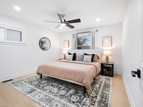 Luxurious Retreat with Sauna and Modern Design House in Cleveland Heights