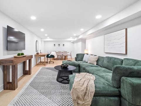 Luxurious Retreat with Sauna and Modern Design House in Cleveland Heights