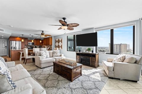Communal lounge/ TV room, Living room, Seating area, Dining area