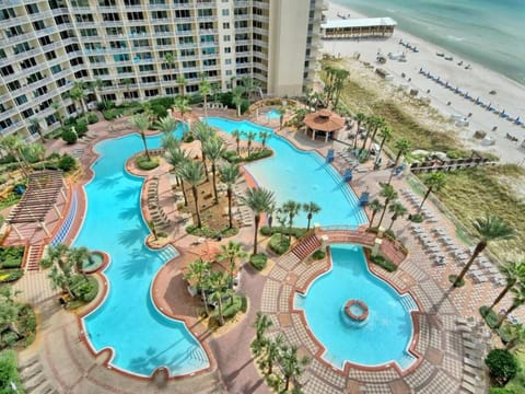 Property building, Natural landscape, Bird's eye view, Lounge or bar, Beach, Pool view, Sea view, Swimming pool, sunbed