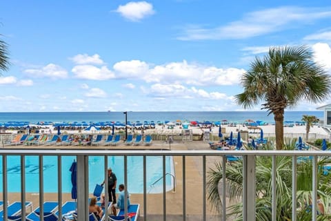 Day, Natural landscape, View (from property/room), Balcony/Terrace, Beach, Pool view, Sea view, Swimming pool, sunbed