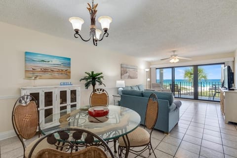 View (from property/room), Balcony/Terrace, Living room, Seating area, Dining area, Sea view