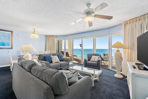Communal lounge/ TV room, Living room, Seating area, Sea view