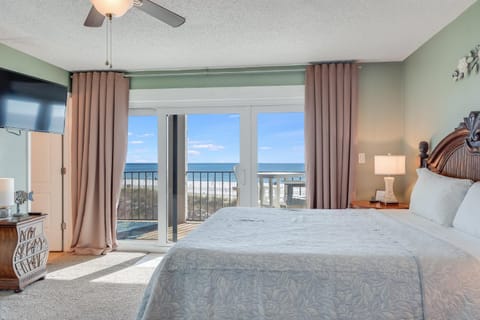 Bed, Natural landscape, TV and multimedia, Photo of the whole room, Bedroom, Sea view