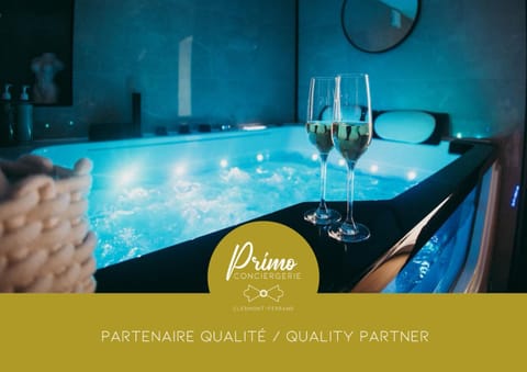 Hot Tub, Food and drinks, Drinks, Bath, towels