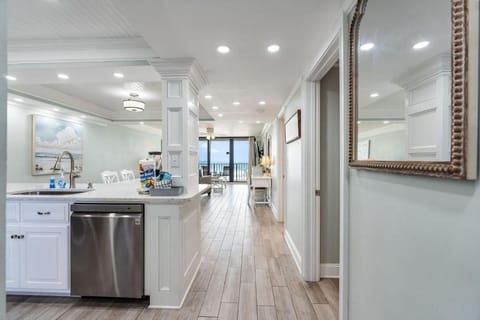 Facade/entrance, Kitchen or kitchenette, dishwasher, oven