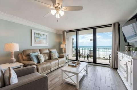 Communal lounge/ TV room, View (from property/room), Balcony/Terrace, Living room, Seating area, Sea view