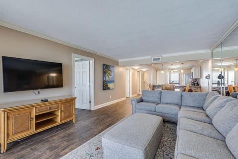 Communal lounge/ TV room, Living room, Seating area