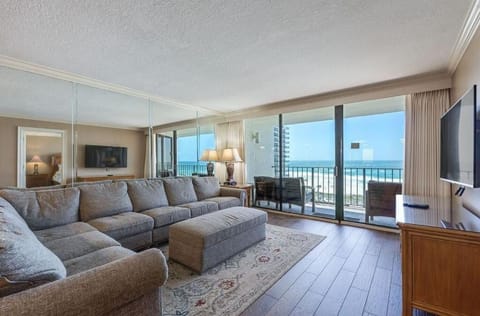 Communal lounge/ TV room, View (from property/room), Balcony/Terrace, Living room, Seating area, Sea view