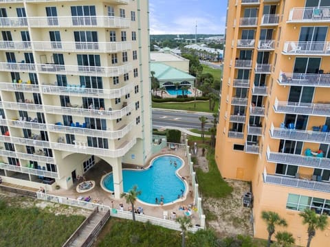 Property building, Day, Bird's eye view, Balcony/Terrace, Pool view, Swimming pool, sunbed