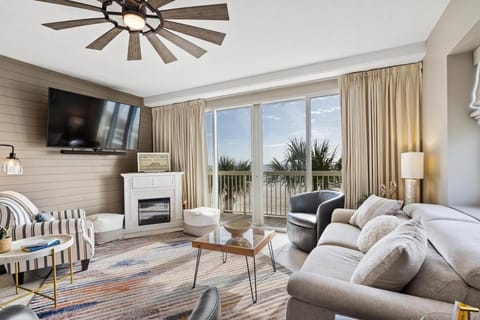 Communal lounge/ TV room, Living room, Seating area