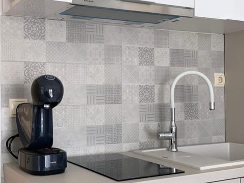 Kitchen or kitchenette, Internal: Not applicable to any particular room