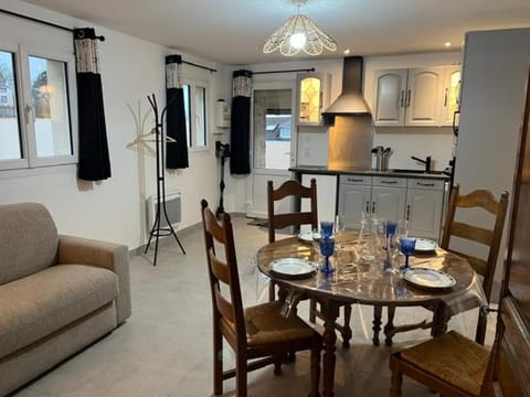 Dining area, pet friendly