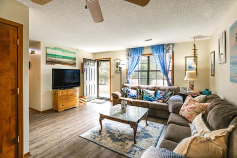 Cozy Home with Fenced Backyard in Sunset Beach! House in Calabash