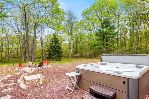 Pocono Retreat Hot Tub MovieRoom GameRoom etc Chalet in Kidder Township