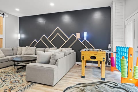 NewReno 8BR 6BTH DECK GAMES PETS House in Hickory Run State Park