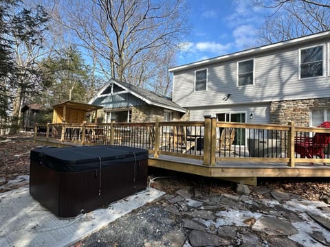 NewReno 8BR 6BTH DECK GAMES PETS House in Hickory Run State Park
