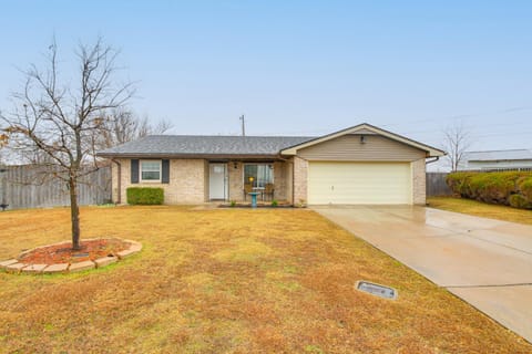 5 Mi to Museum of the Great Plains Home with Patio House in Lawton