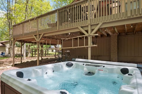 Mountain Holidays-Sleeps 18 Firepit Bar & Gameroom House in Hickory Run State Park