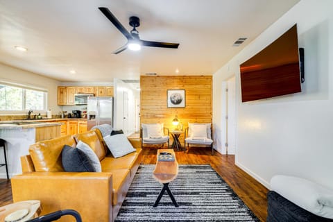 Access to Pine Mountain Lake Family Cabin with Deck Cabin in Groveland