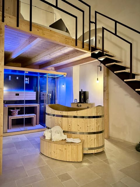 Hot Tub, Sauna