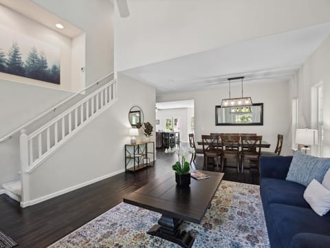 Seating area, Dining area