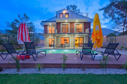 Property building, Night, Garden view, Pool view, sunbed