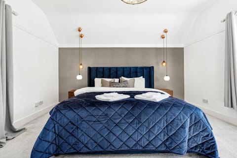 Windsor Manor - Luxury 5-bed Retreat in Solihull House in Solihull