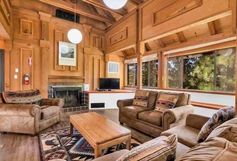 Views inside Yosemite-Timber Lodge-Sleeps 6 House in Yosemite Park Way