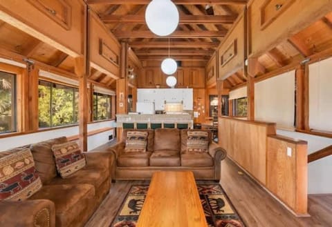 Views inside Yosemite-Timber Lodge-Sleeps 6 House in Yosemite Park Way