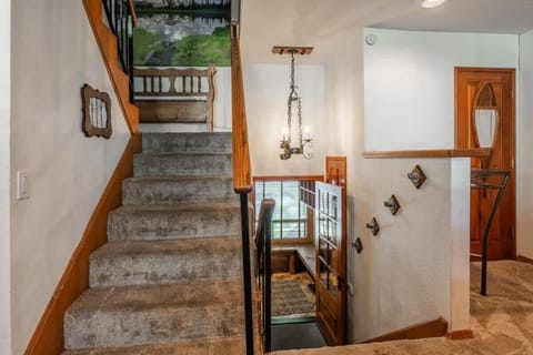 Canyon Slopeside Retreat Apartment in Mammoth Lakes