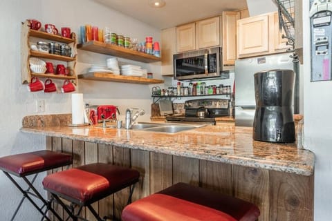 Canyon Slopeside Retreat Apartment in Mammoth Lakes