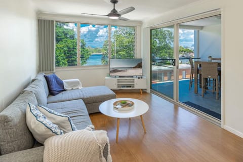 View (from property/room), Balcony/Terrace, Living room