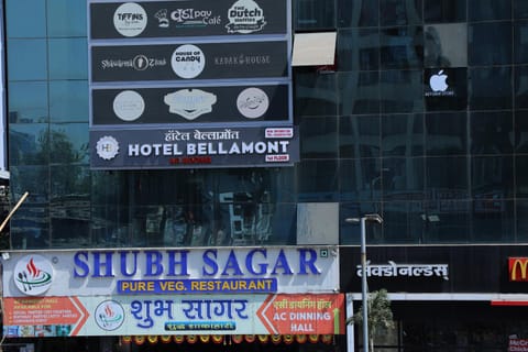 Day, Property logo or sign, Logo/Certificate/Sign, Street view, Certificate/Award