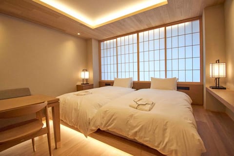 Bed, Photo of the whole room, Seating area, Bedroom
