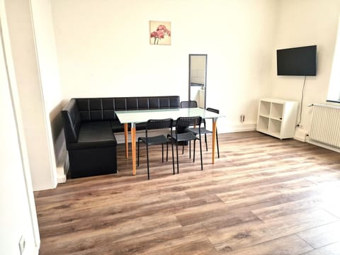 Communal lounge/ TV room, TV and multimedia, Seating area, Dining area, Evening entertainment