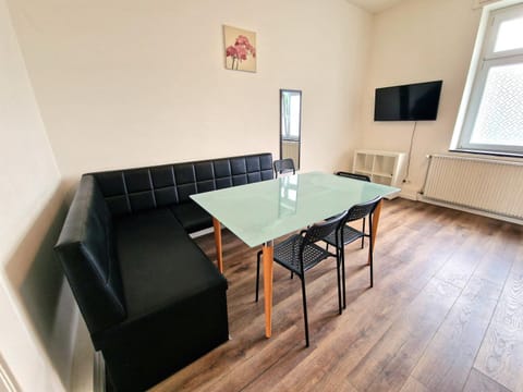 Communal lounge/ TV room, TV and multimedia, Seating area, Dining area, Evening entertainment