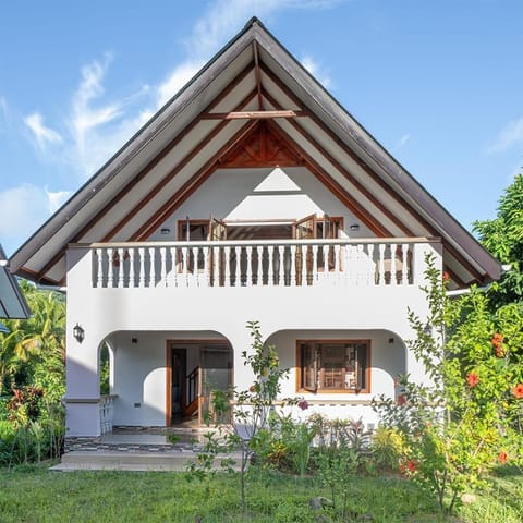 Property building, Day, Garden, Garden view