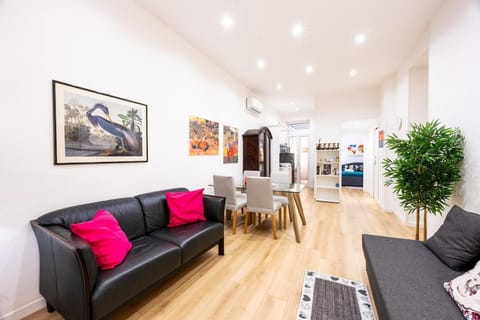 TV and multimedia, Living room, Seating area, Dining area