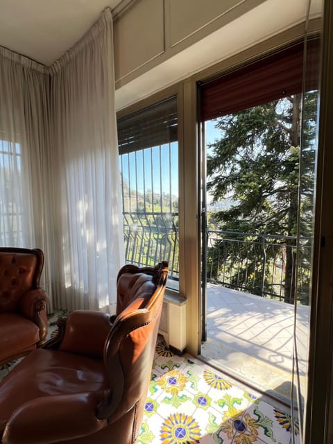 Natural landscape, Balcony/Terrace, Living room, Seating area