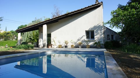 Property building, Day, Garden, Pool view, Swimming pool