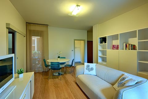 Communal lounge/ TV room, TV and multimedia, Living room