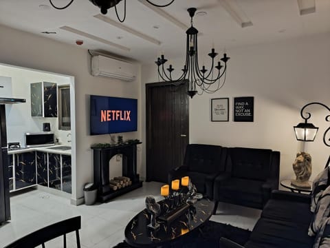 Communal lounge/ TV room, TV and multimedia, Living room, Seating area, Evening entertainment