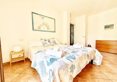 Bed, Day, Photo of the whole room, Bedroom, furniture